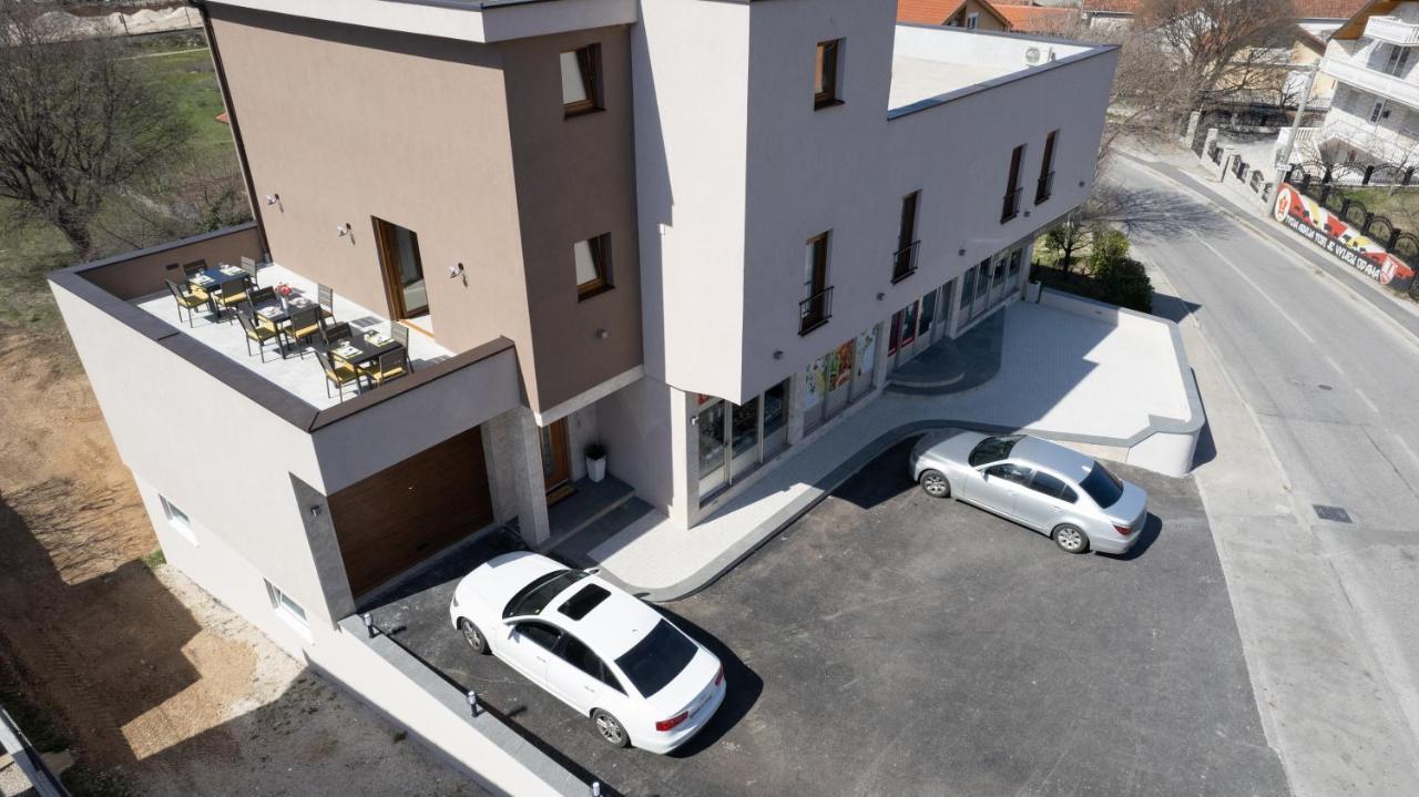 Apartments And Rooms Smile Mostar Exterior foto